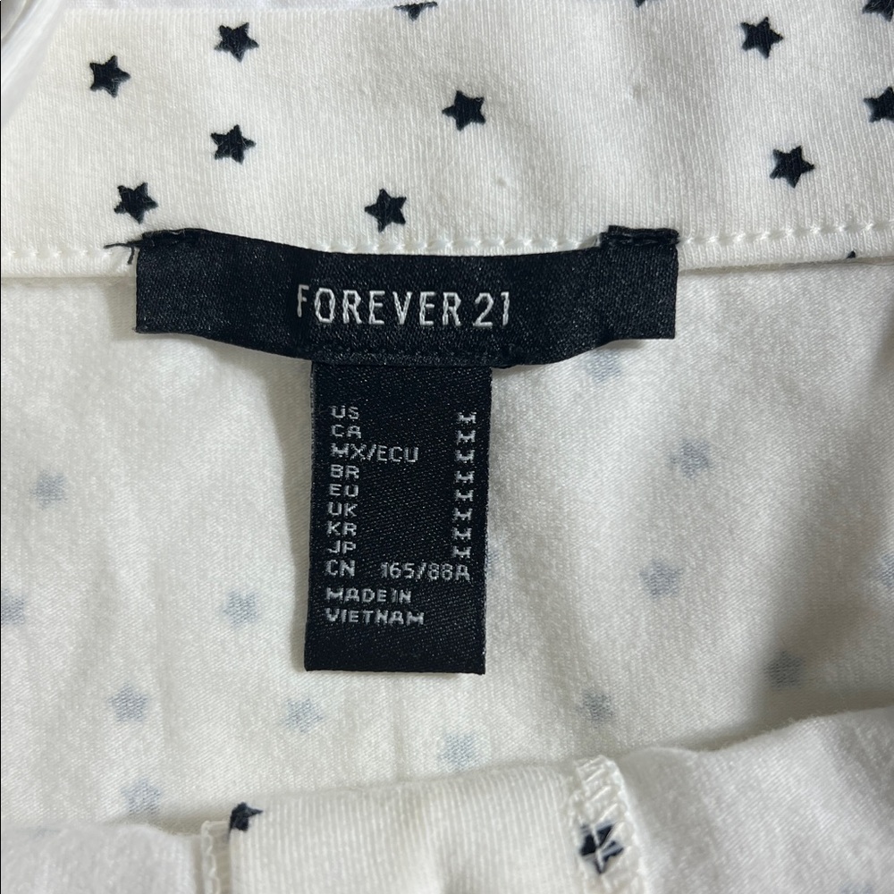 Forever‎ 21 black-and-white star crop top size medium 95% cotton 5% spandex NWOT - Picture 6 of 7